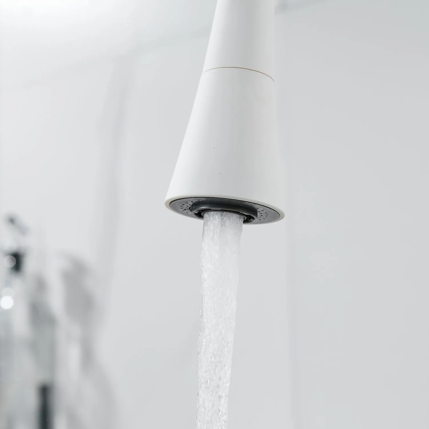 Смеситель для кухни с гибким изливом Shevanik S543C-1, белый