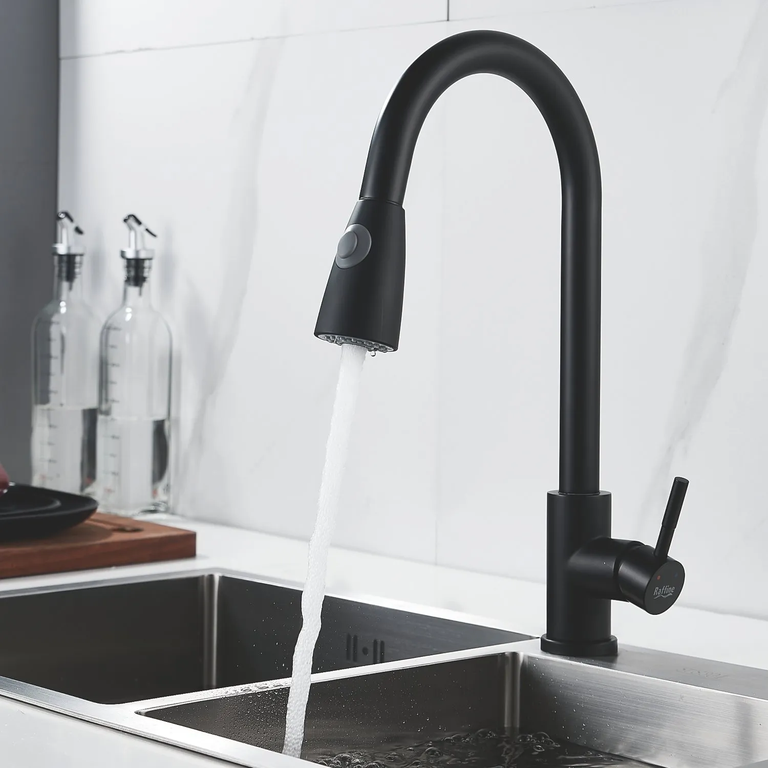 Смеситель для кухни с выдвижным изливом Raffine F213H, черный