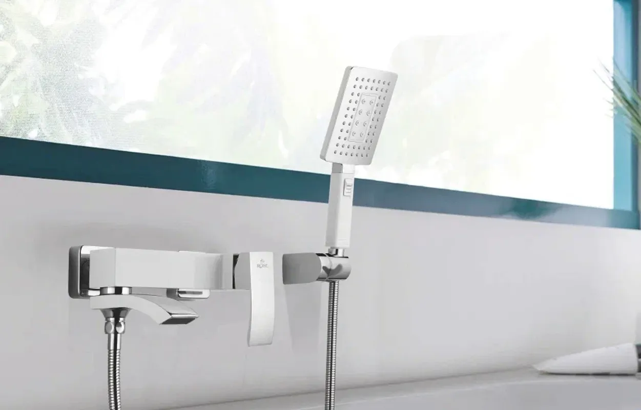 Смеситель для ванны Rose R1552F, белый/хром