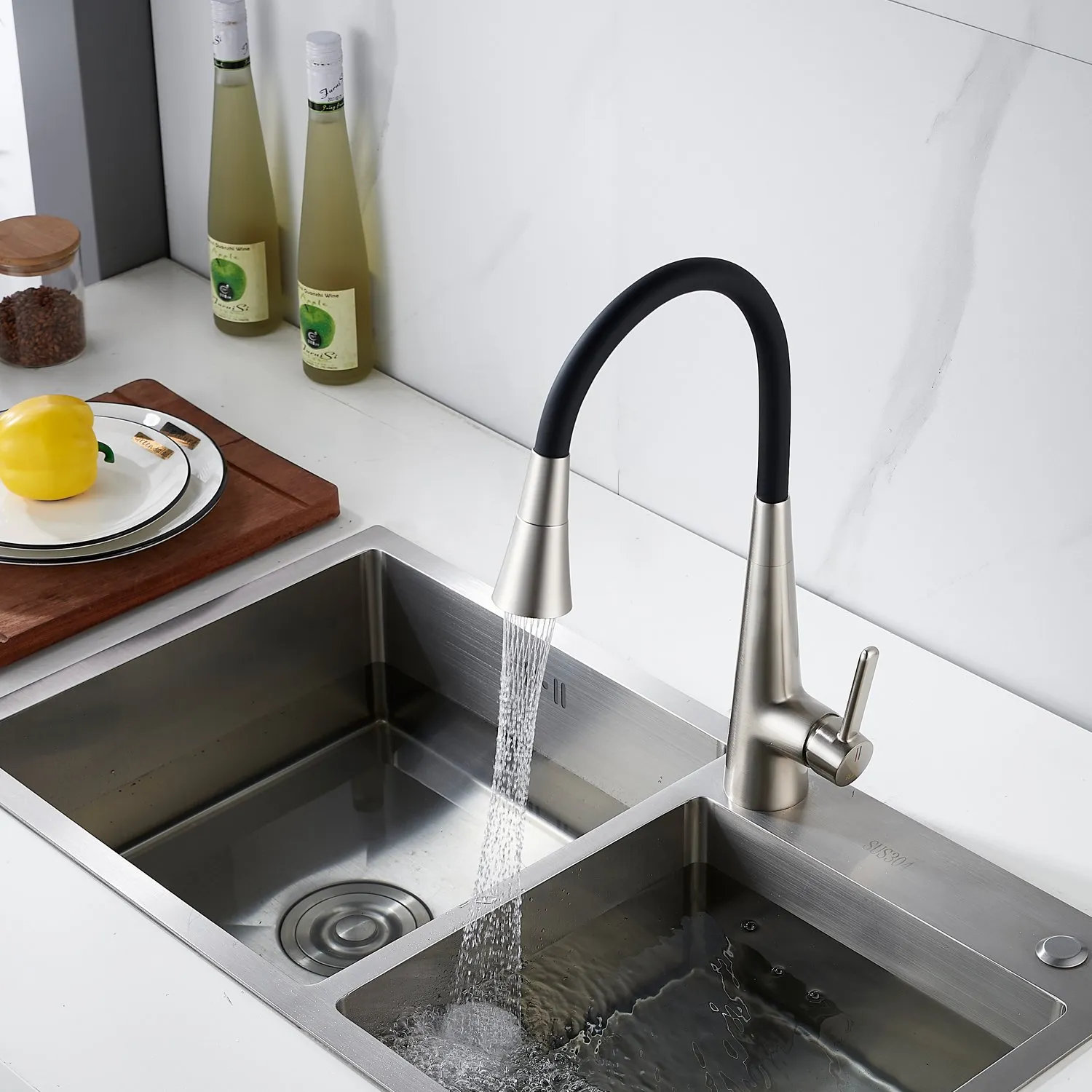 Смеситель для кухни с гибким изливом и режимом "душ" Rose R213L, сатин