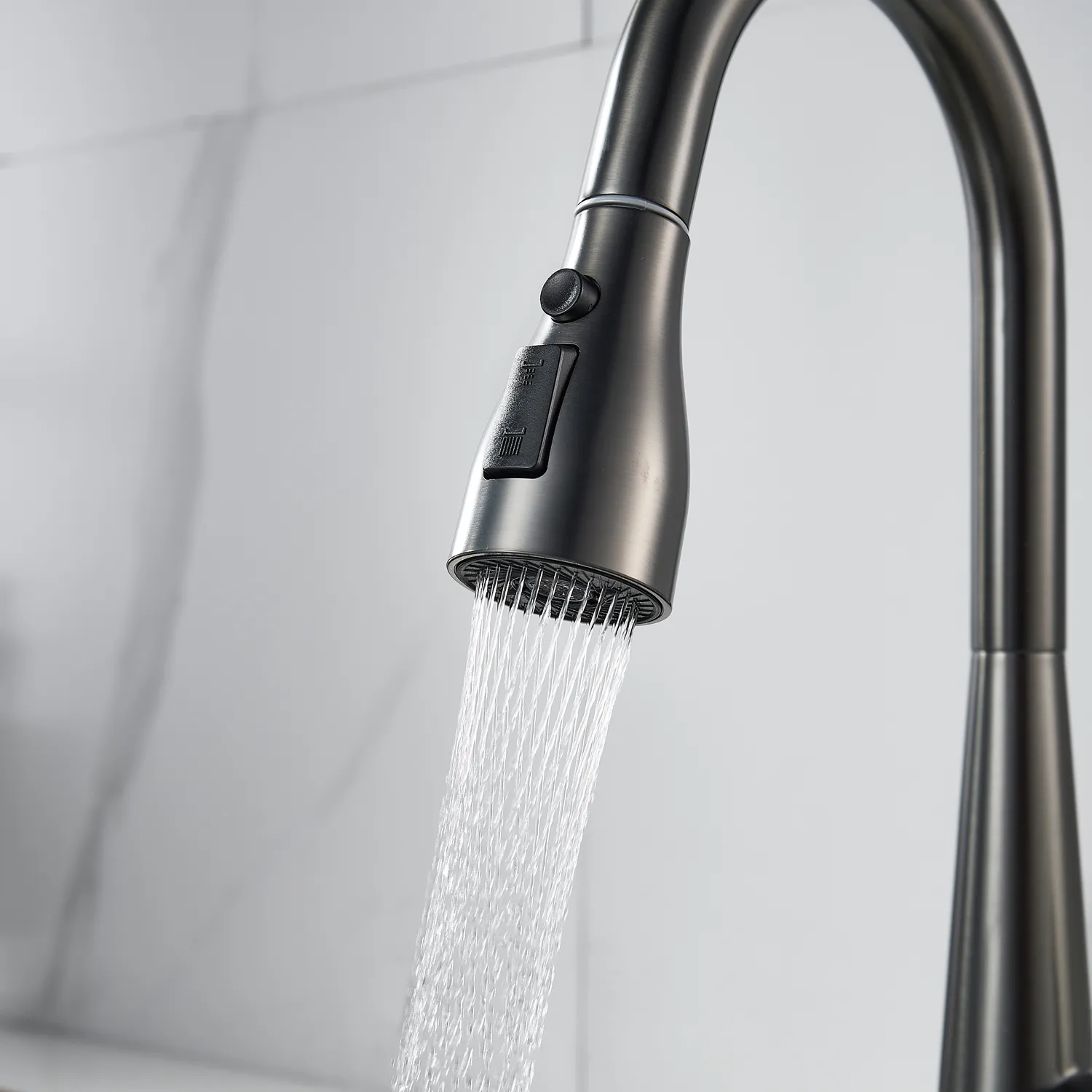 Смеситель для кухни с выдвижным изливом Shevanik S363T, оружейная сталь