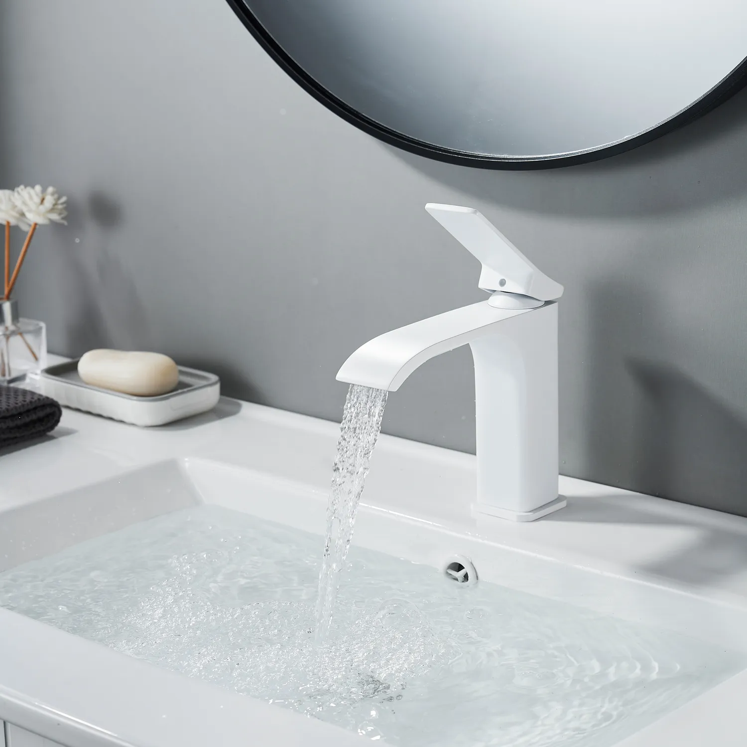 Смеситель для раковины Shevanik S4001C, белый