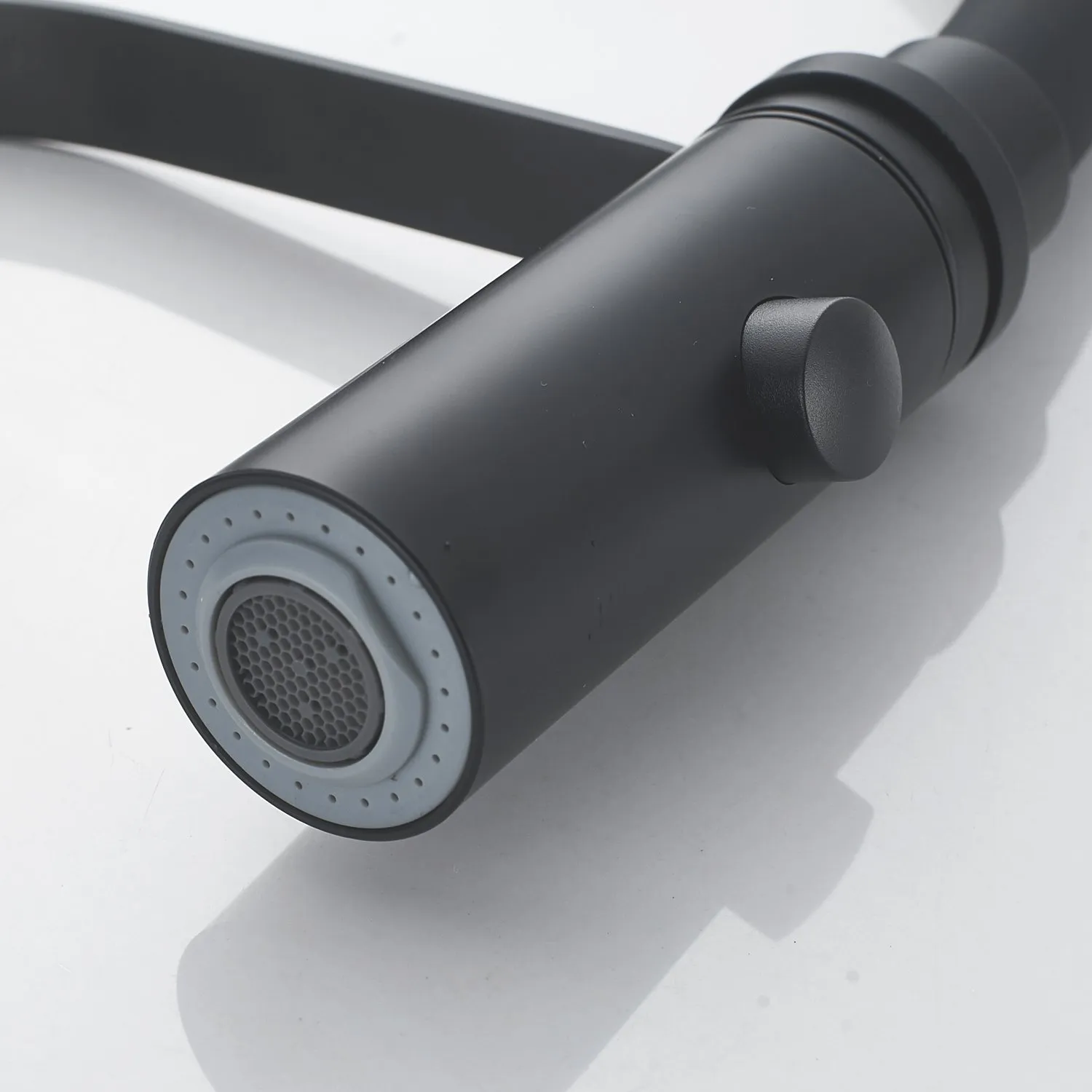 Смеситель для кухни с гибким изливом и режимом "душ" Shevanik S943H-3, черный