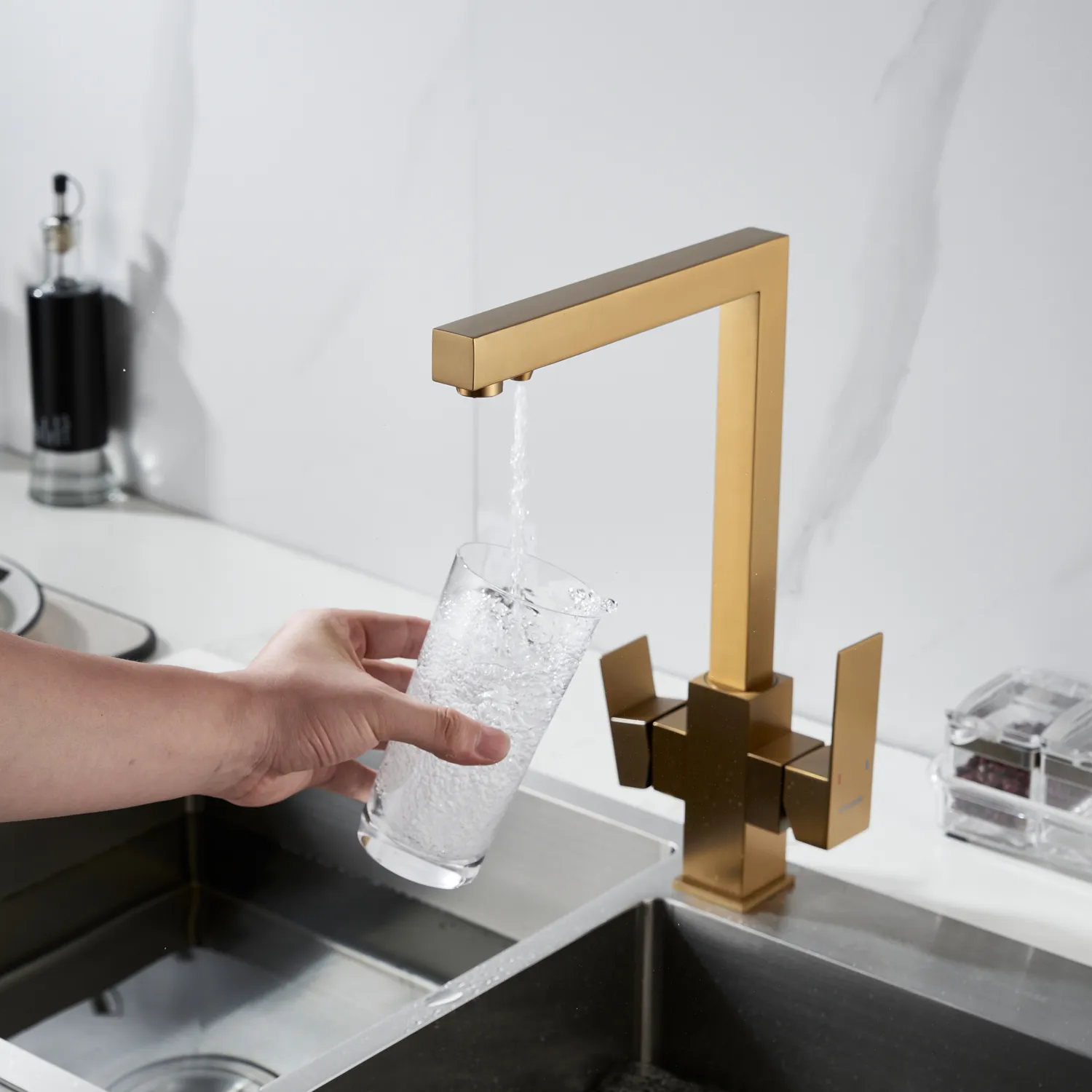 Смеситель для кухни с подключением фильтра Shevanik S148G, золотой сатин