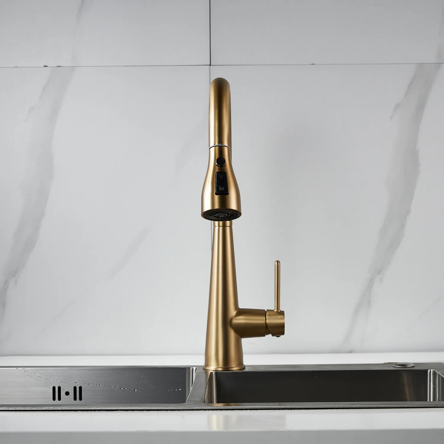 Смеситель для кухни с выдвижным изливом Shevanik S363G, золотой сатин