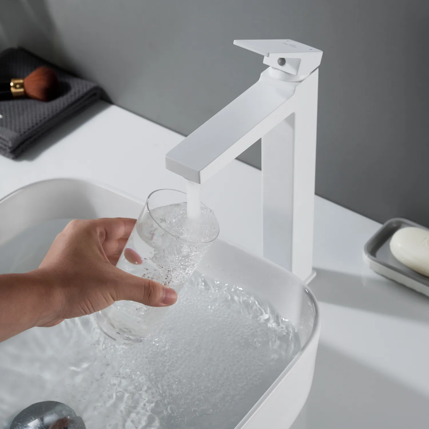 Смеситель для раковины высокий Rose R2811C, белый