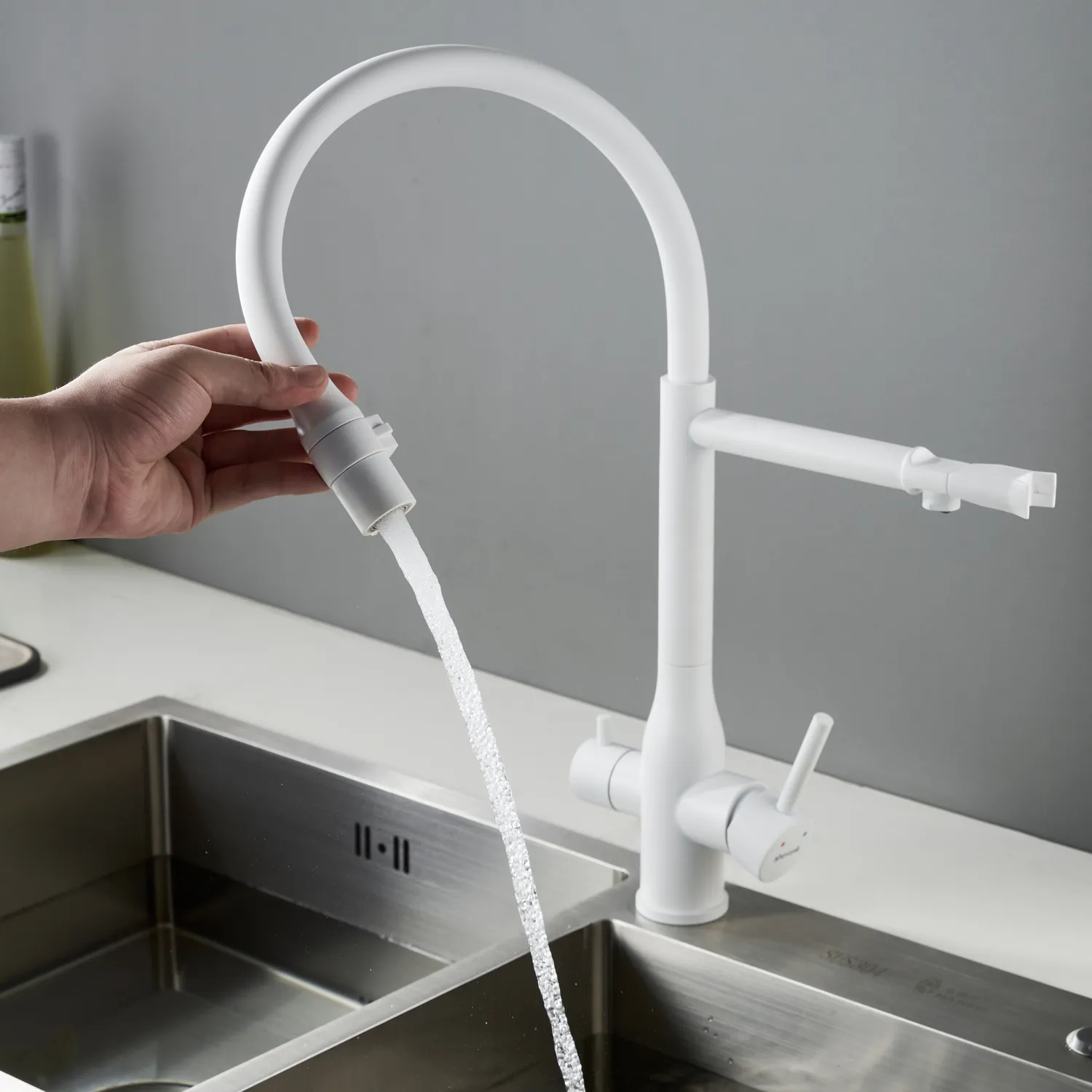 Смеситель для кухни с гибким изливом и подключением фильтра Shevanik S378C, белый