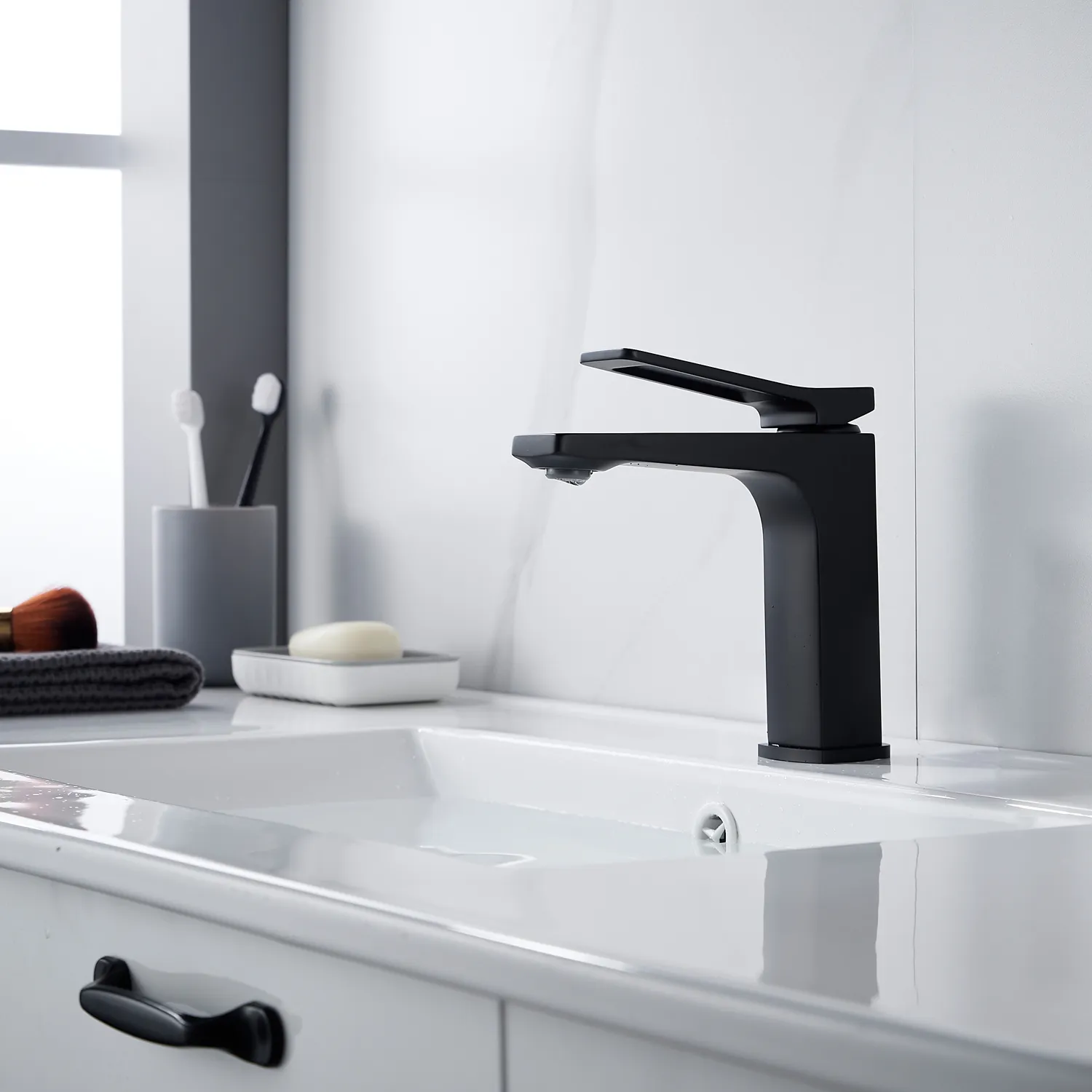 Смеситель для раковины Shevanik S4601H, черный