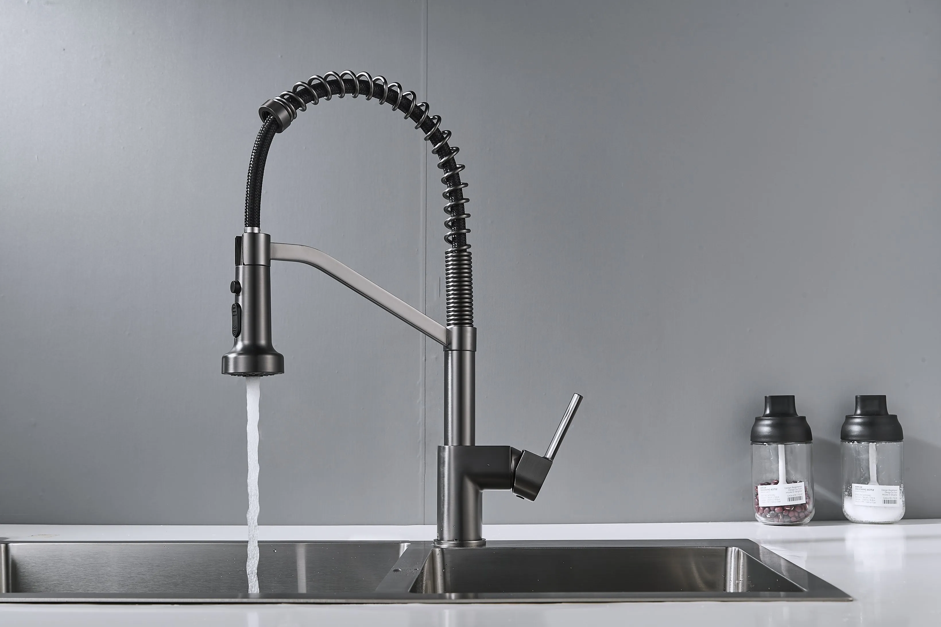 Смеситель для кухни с гибким изливом Shevanik S963T, оружейная сталь