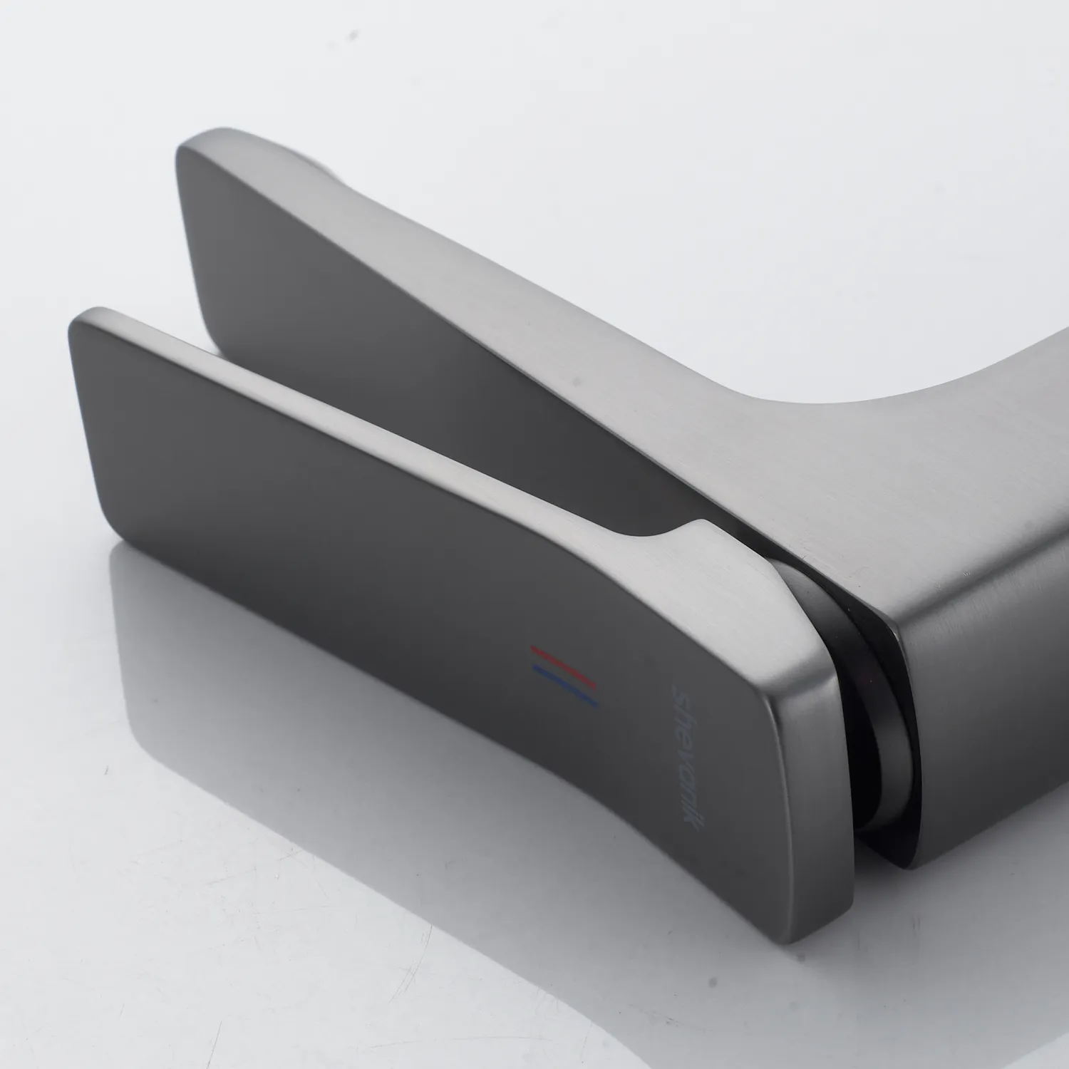 Смеситель для раковины Shevanik S4601T, оружейная сталь