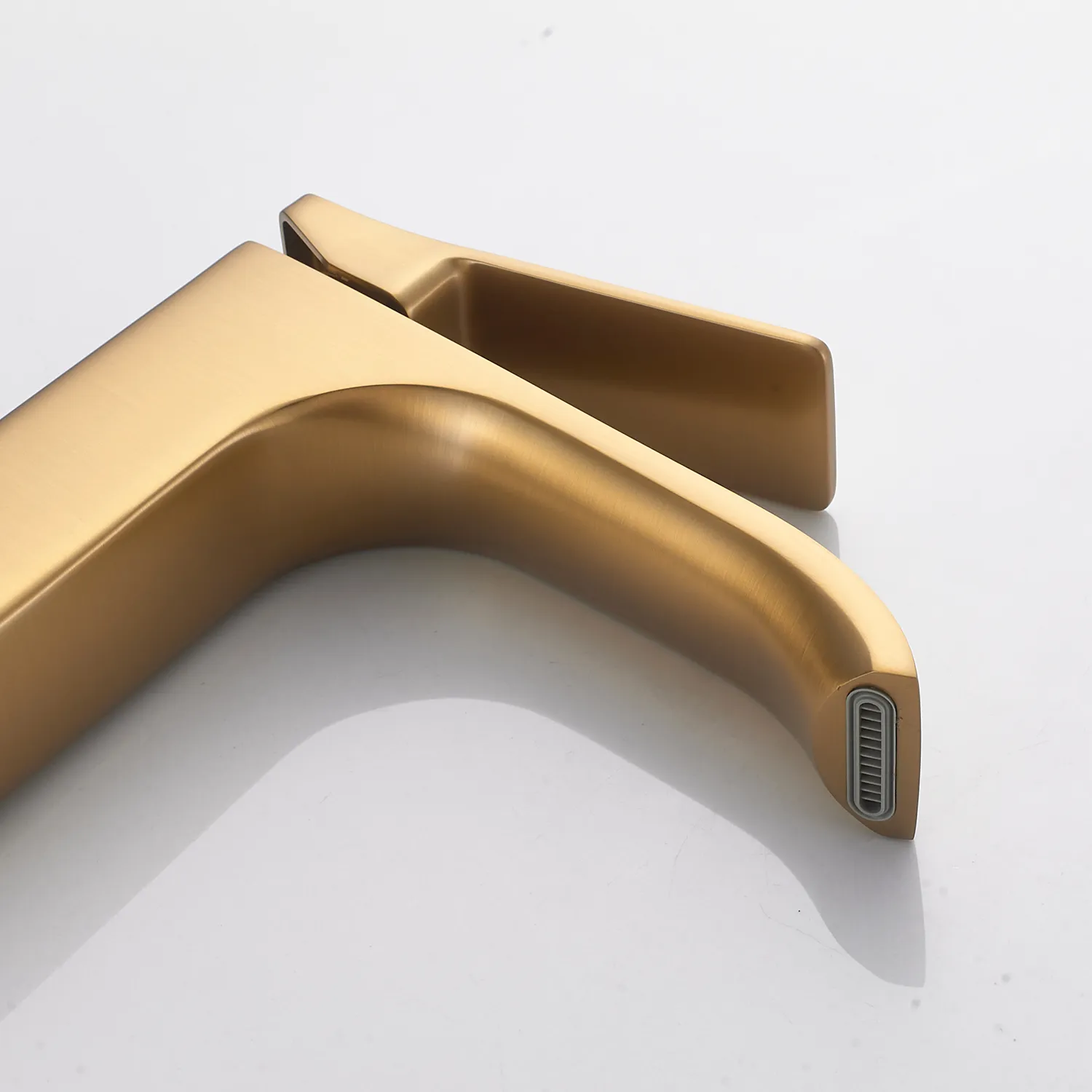 Смеситель для раковины Shevanik S4001G, золотой сатин