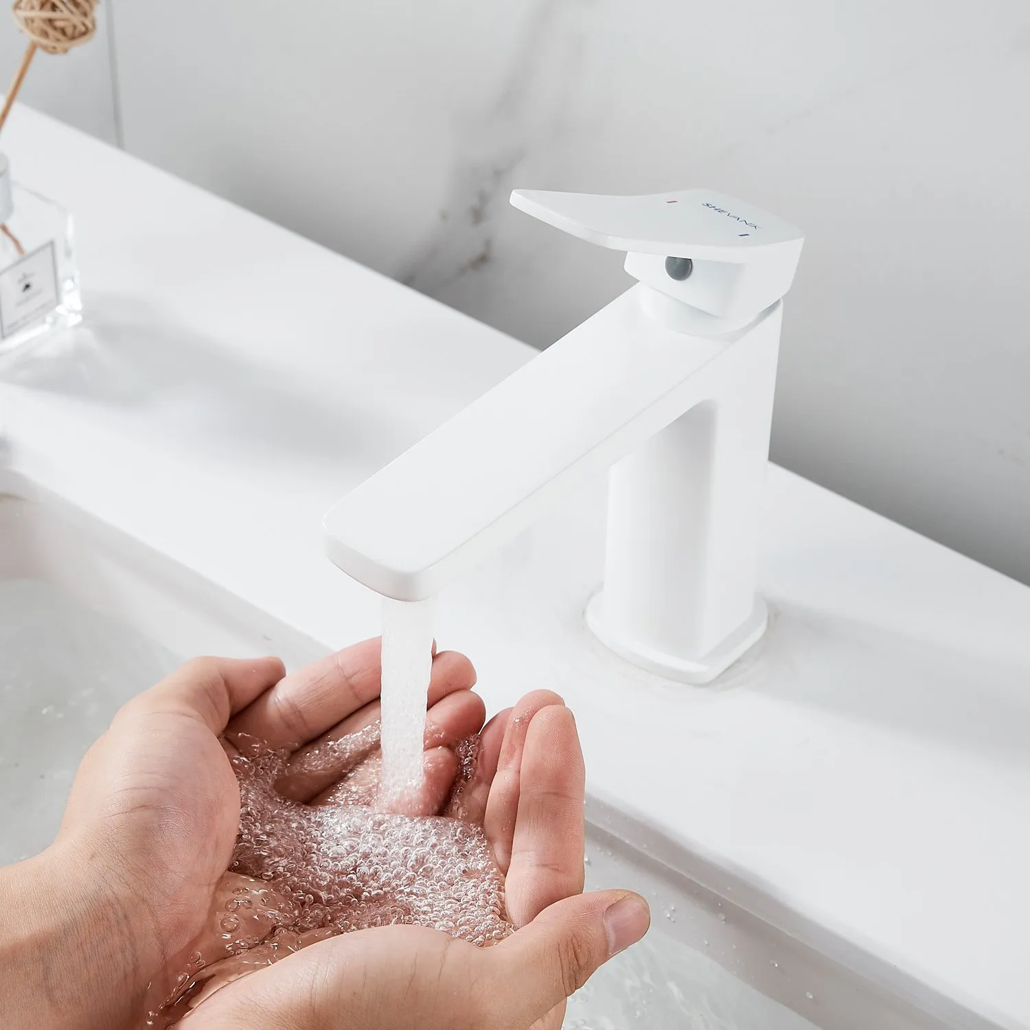 Смеситель для раковины Shevanik S9901C, белый