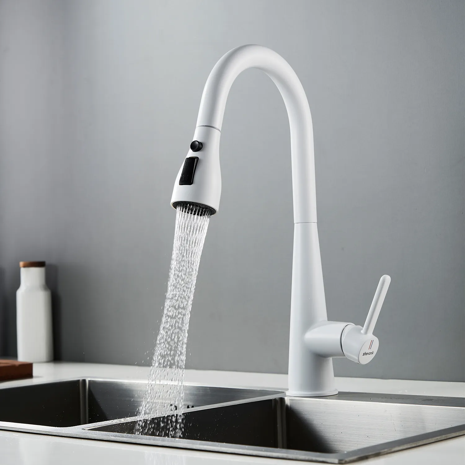 Смеситель для кухни с выдвижным изливом Shevanik S363C, белый