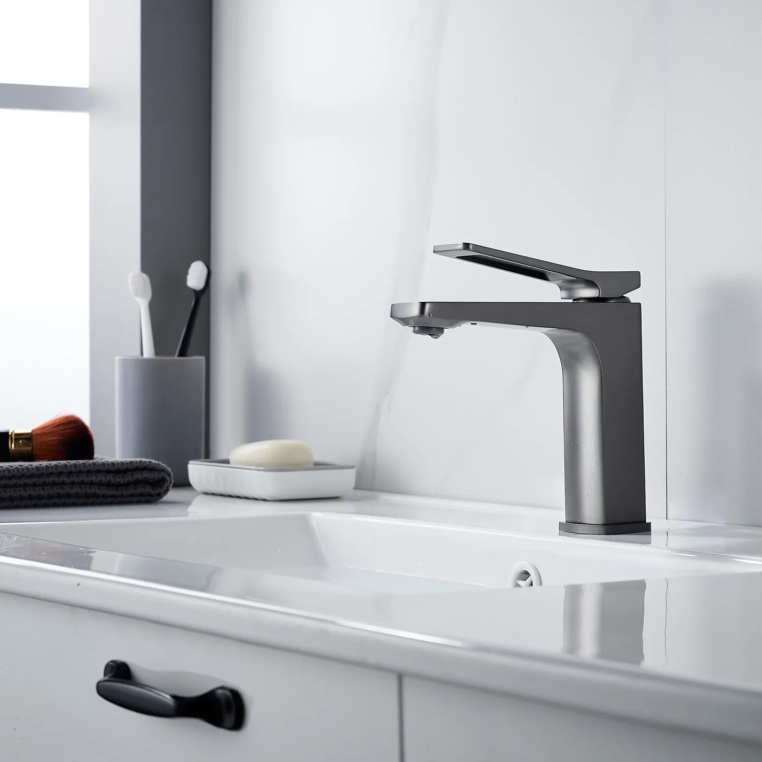 Смеситель для раковины Shevanik S4601T, оружейная сталь