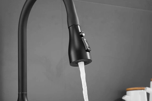 Смеситель для кухни с выдвижным изливом Shevanik S163H, черный