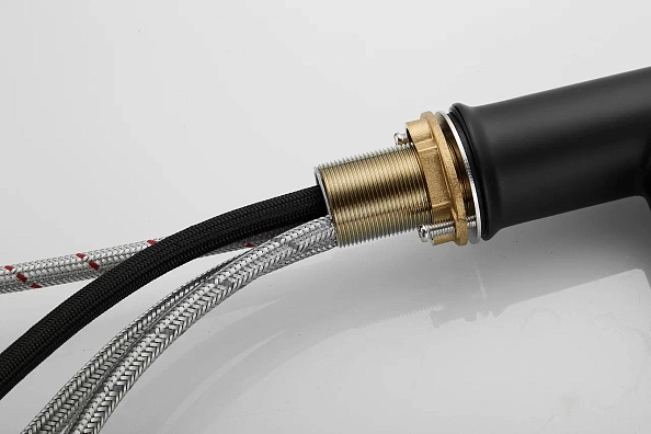 Смеситель для кухни с выдвижным изливом Shevanik S163H, черный