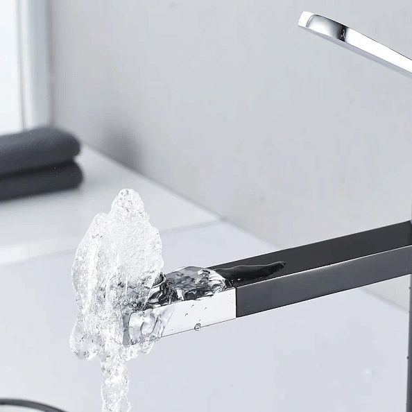 Смеситель для раковины с поворотным носиком Shevanik S6611H, черный/хром